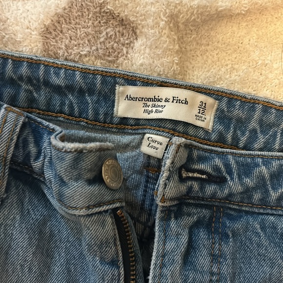 Abercrombie and fitch curved love ripped jeans - Picture 2 of 2